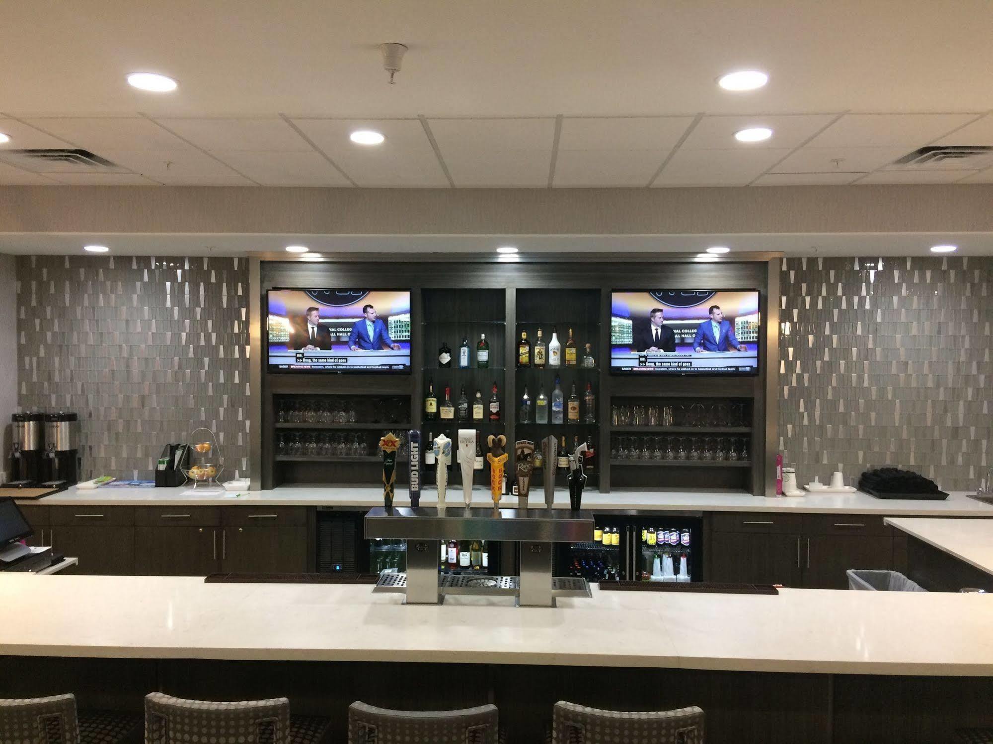 假日酒店-大学城北 阿比林 外观 照片